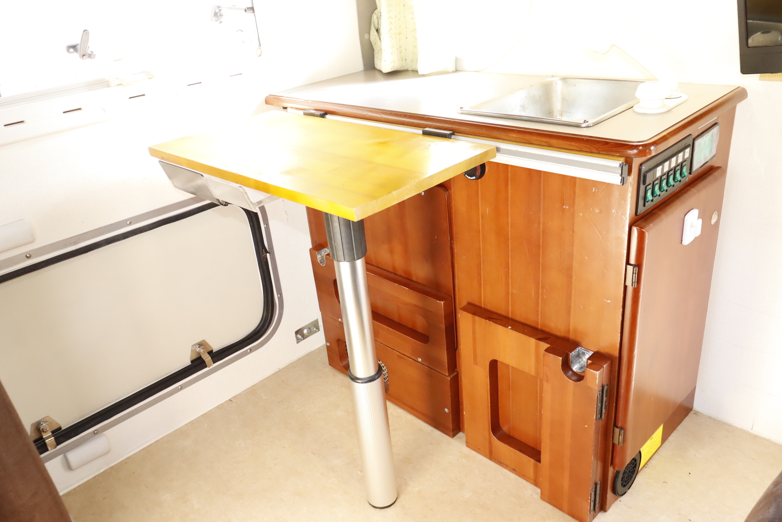 キャンピングカー軽キャンパー