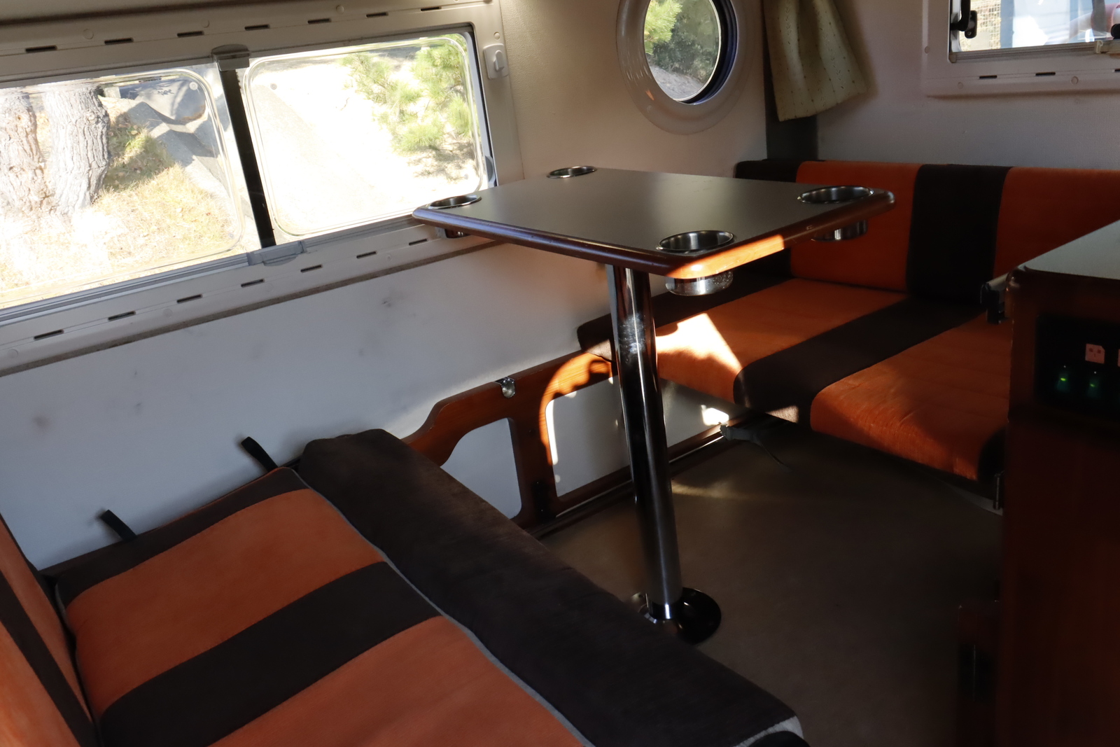 キャンピングカー軽キャンパー