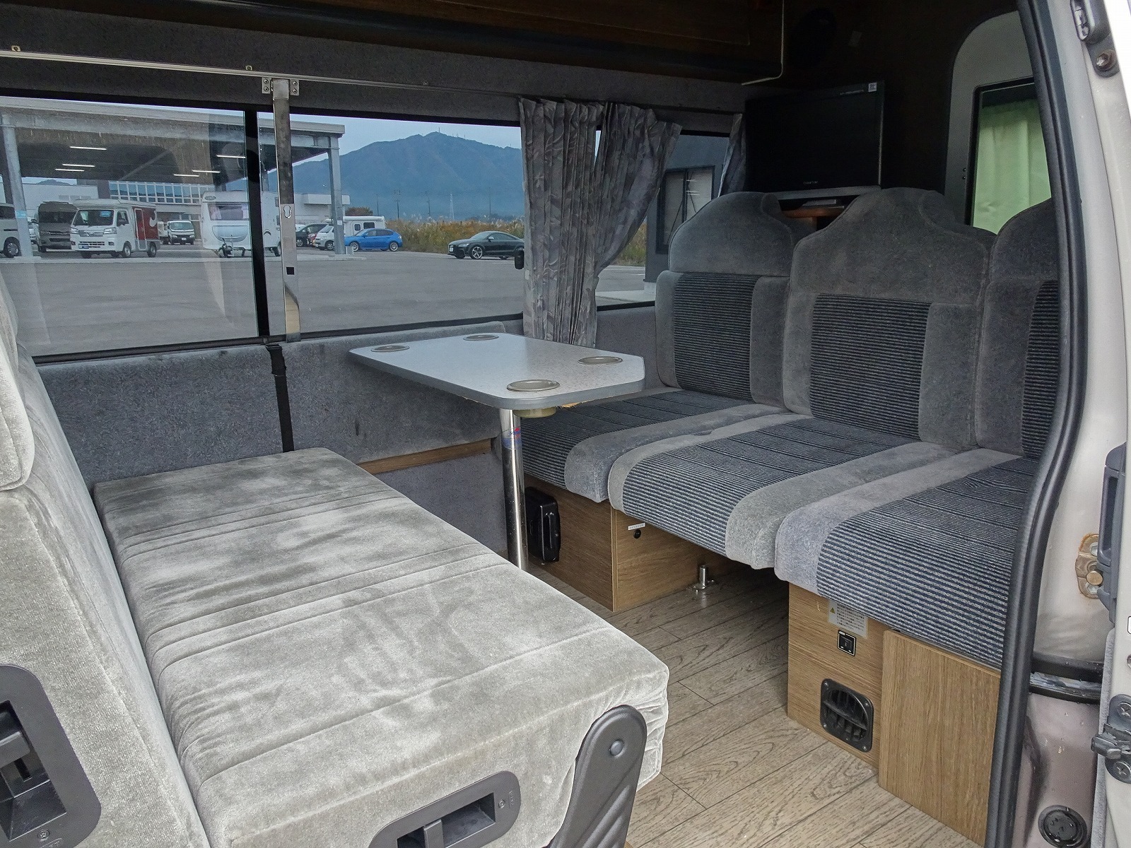 キャンピングカーバンコン