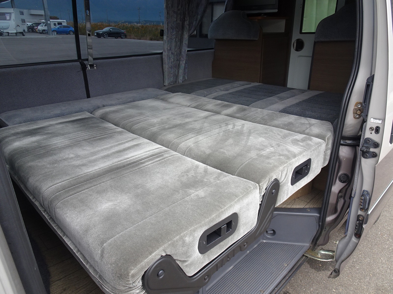 キャンピングカーバンコン