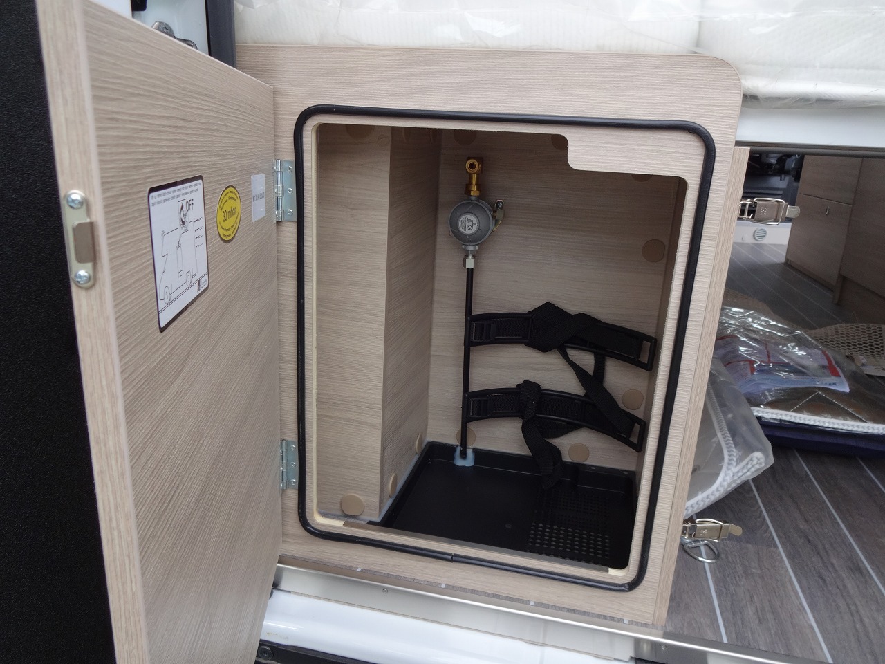 キャンピングカーバンコン