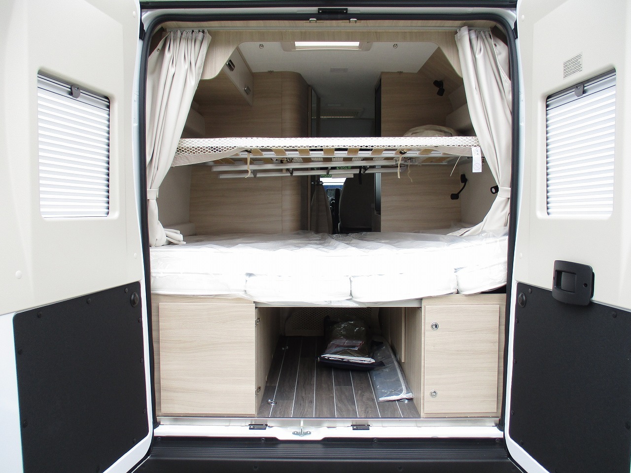 キャンピングカーバンコン