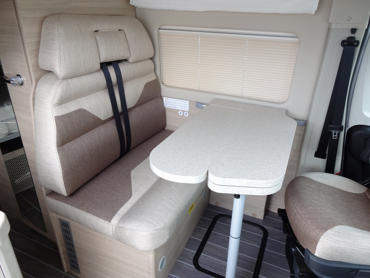 キャンピングカーバンコン