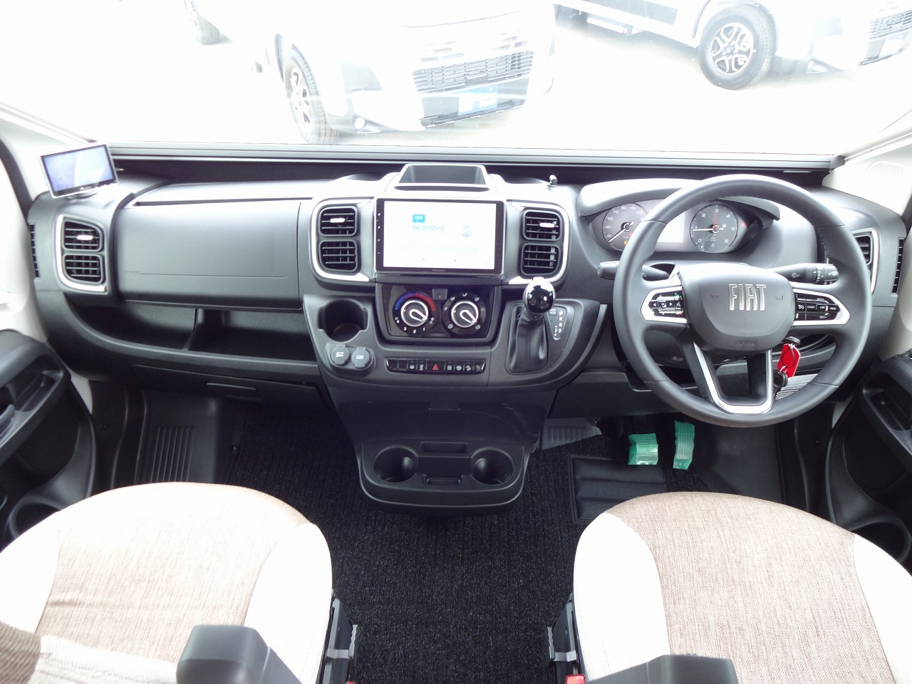 キャンピングカーバンコン