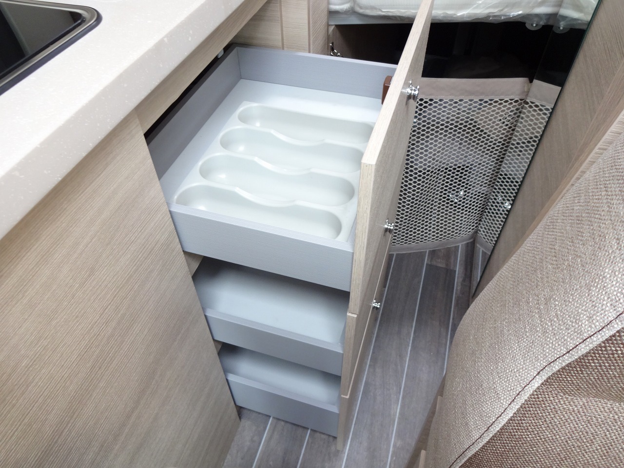 キャンピングカーバンコン