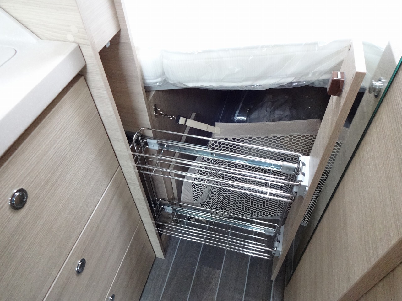 キャンピングカーバンコン