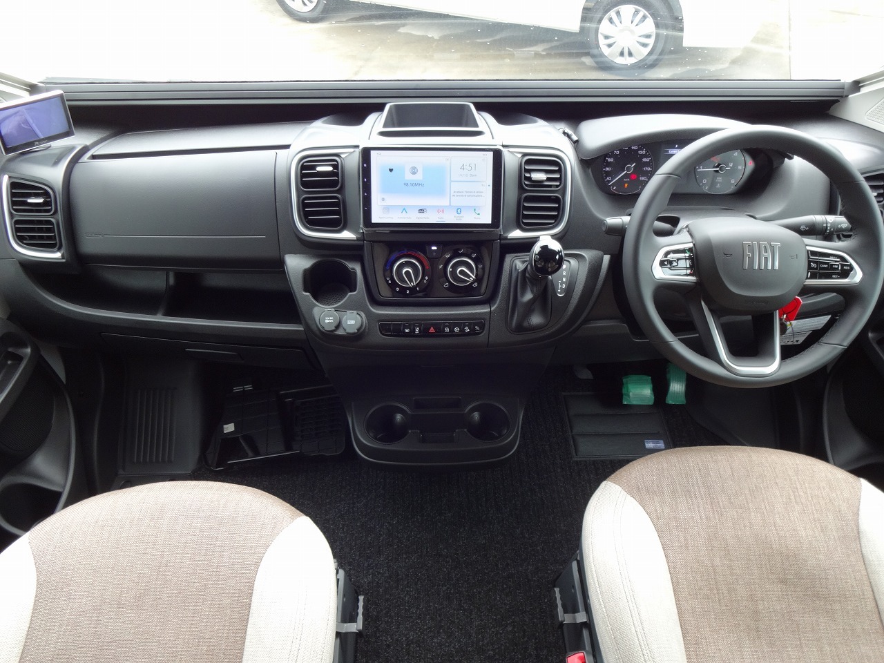 キャンピングカーバンコン