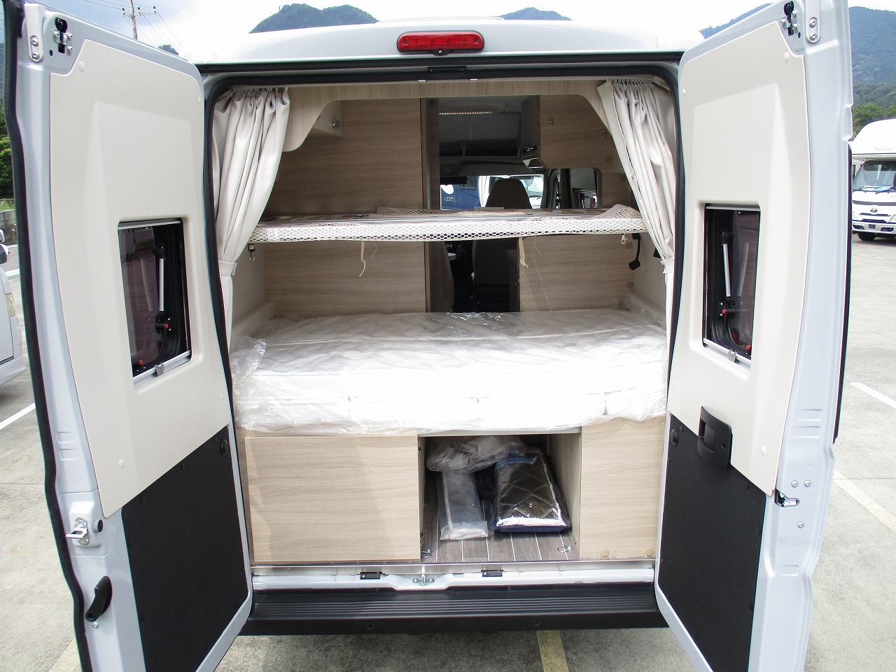 キャンピングカーバンコン