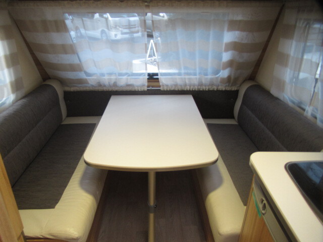 キャンピングカートレーラー