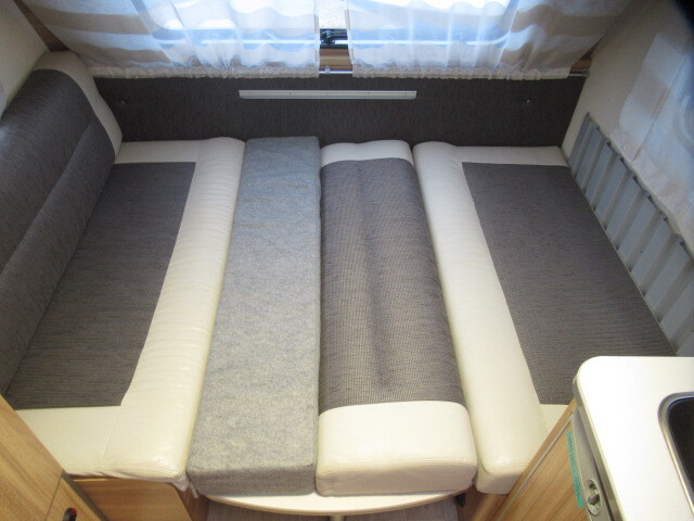 キャンピングカートレーラー