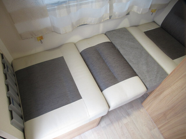 キャンピングカートレーラー