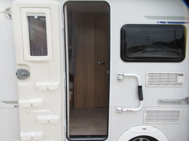 キャンピングカートレーラー