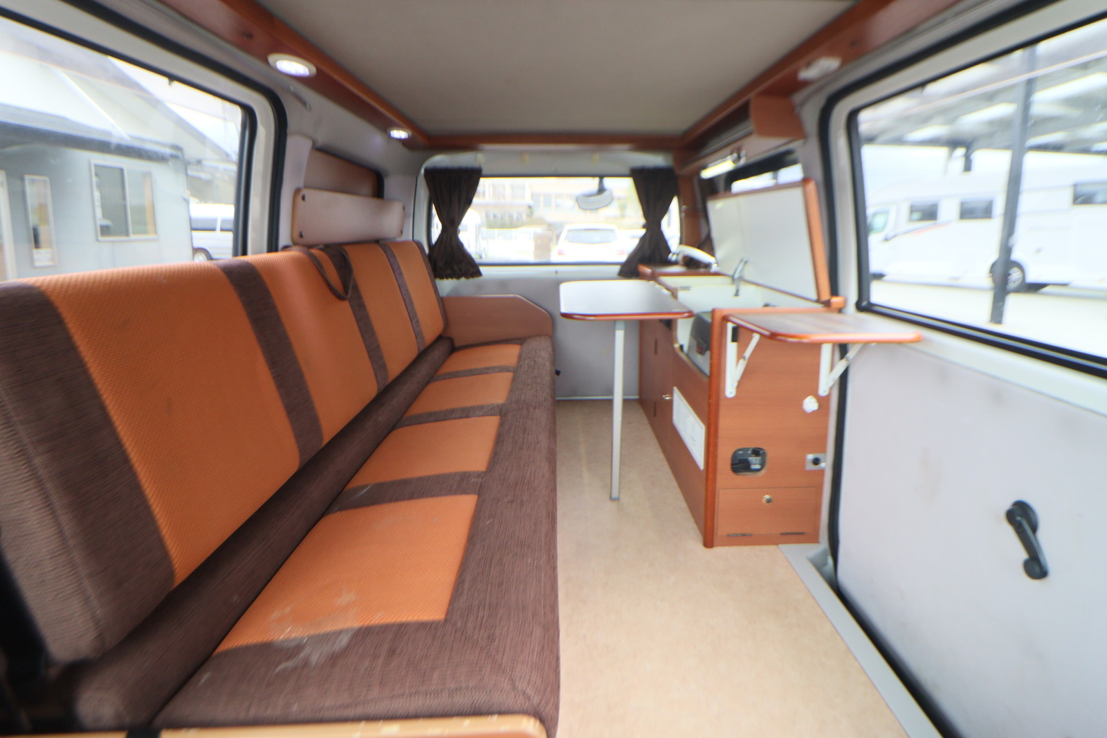 キャンピングカーバンコン