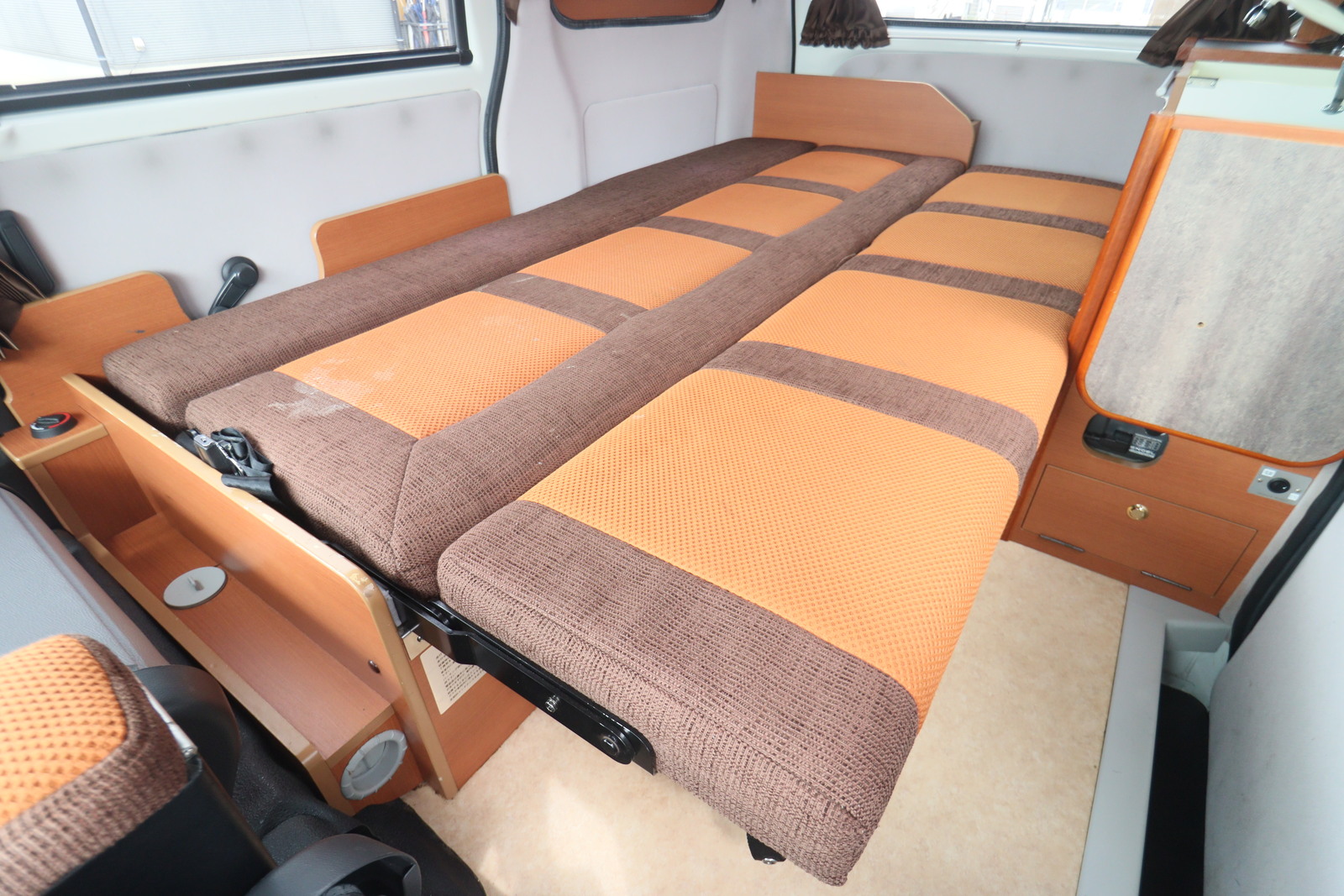 キャンピングカーバンコン