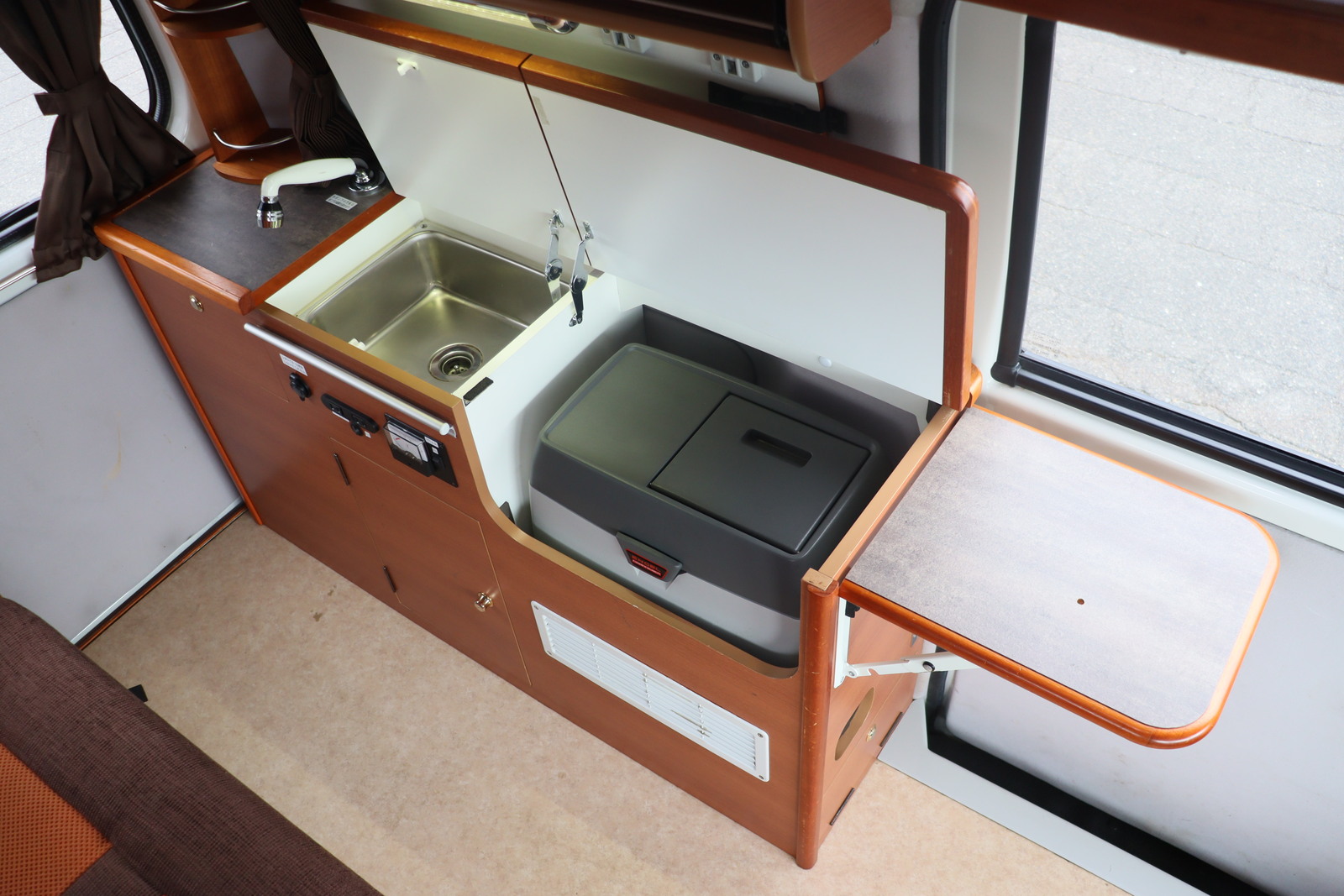 キャンピングカーバンコン