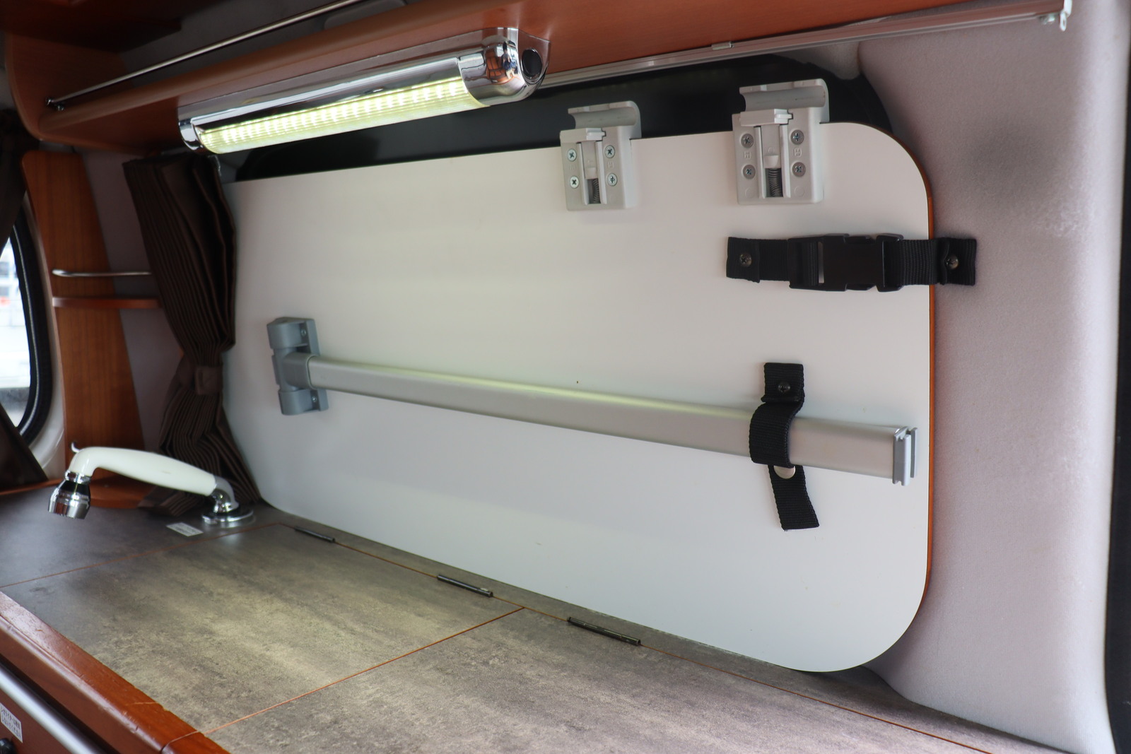 キャンピングカーバンコン