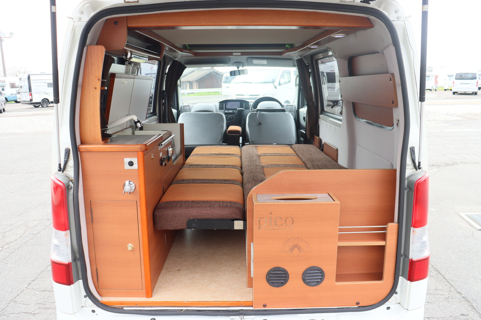 キャンピングカーバンコン