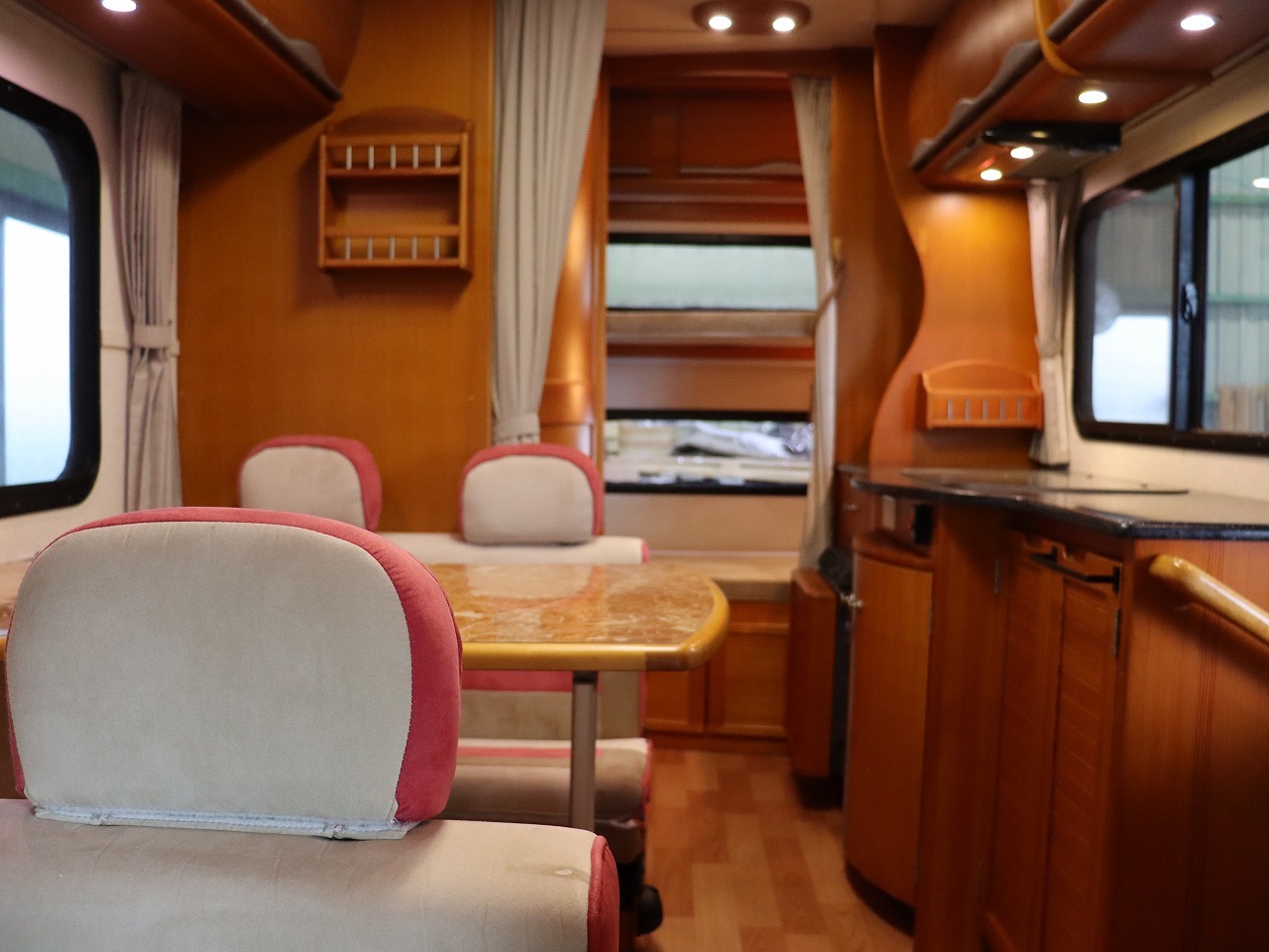 キャンピングカーキャブコン