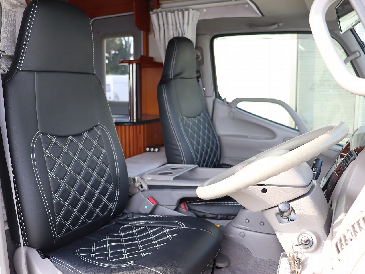 キャンピングカーキャブコン