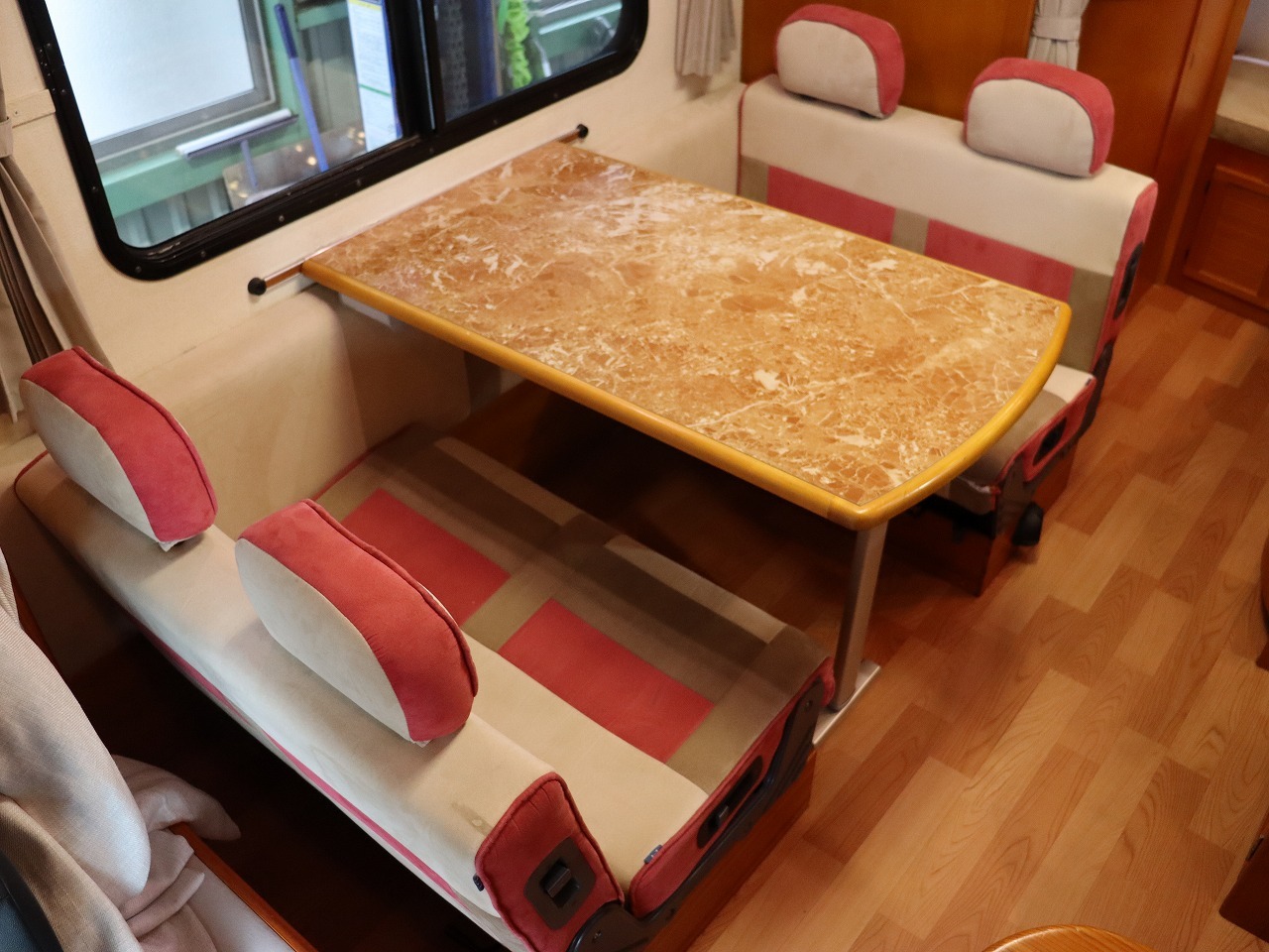 キャンピングカーキャブコン