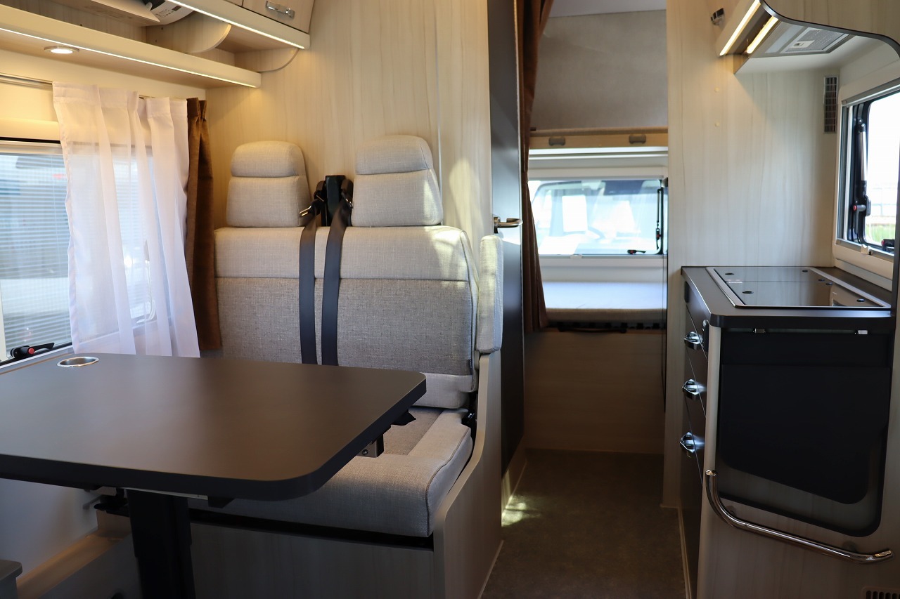 キャンピングカーキャブコン