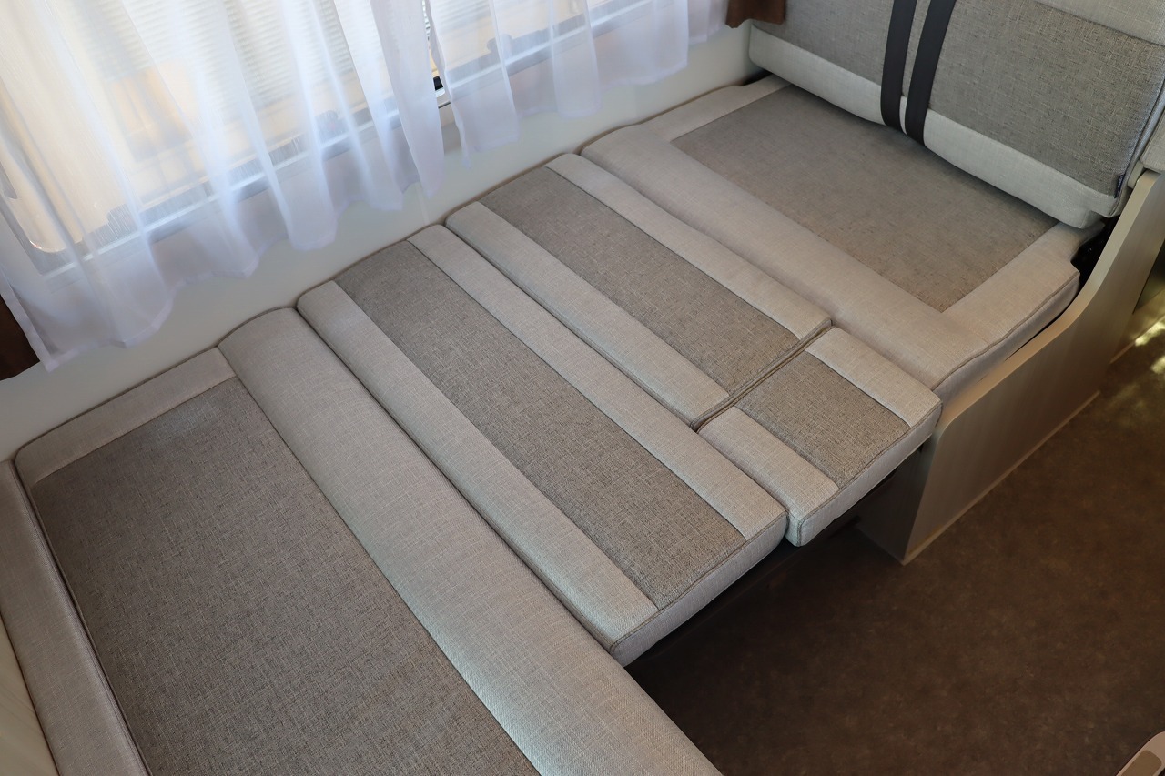 キャンピングカーキャブコン