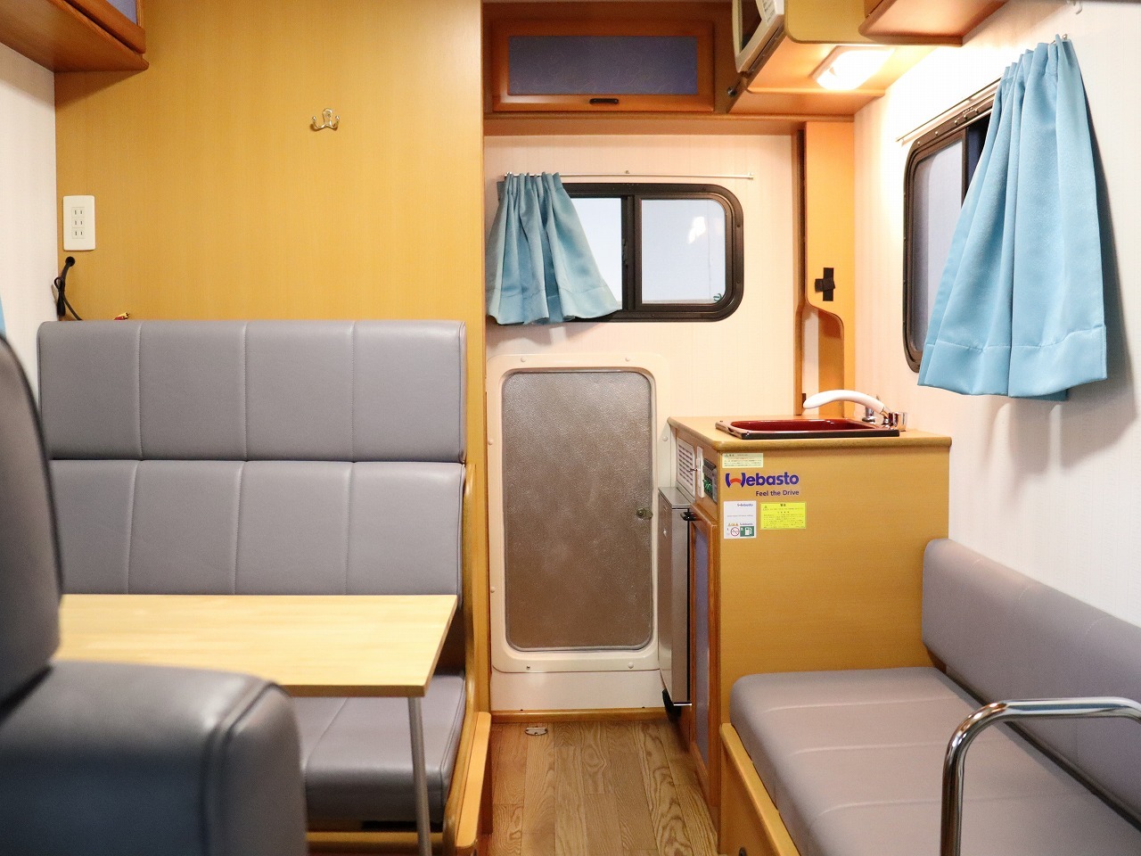 キャンピングカーキャブコン