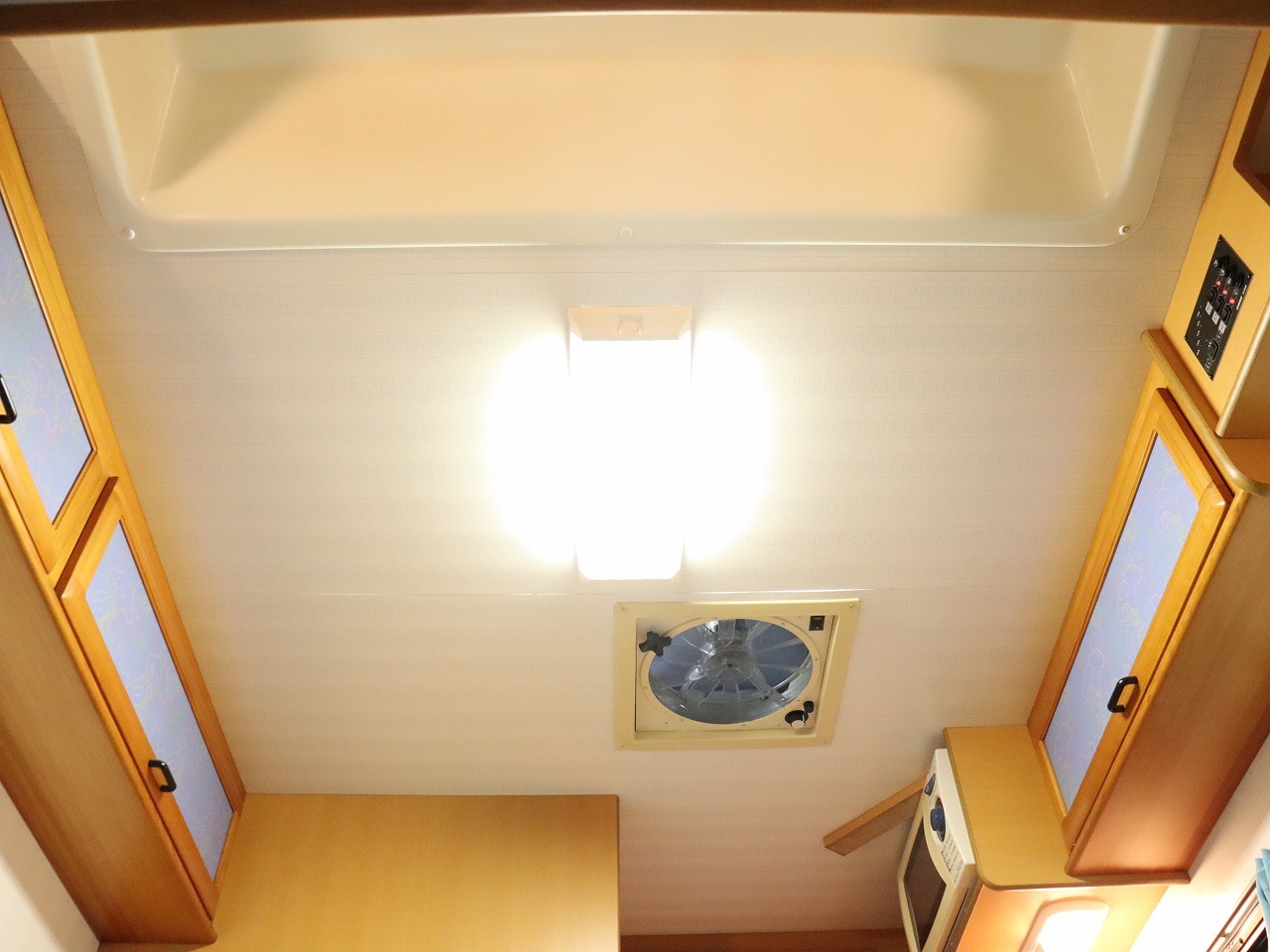 キャンピングカーキャブコン