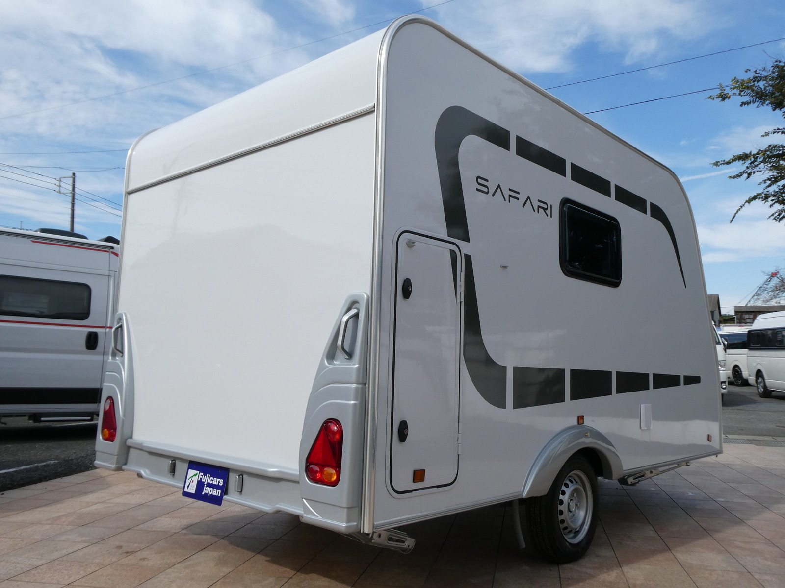 キャンピングカートレーラー