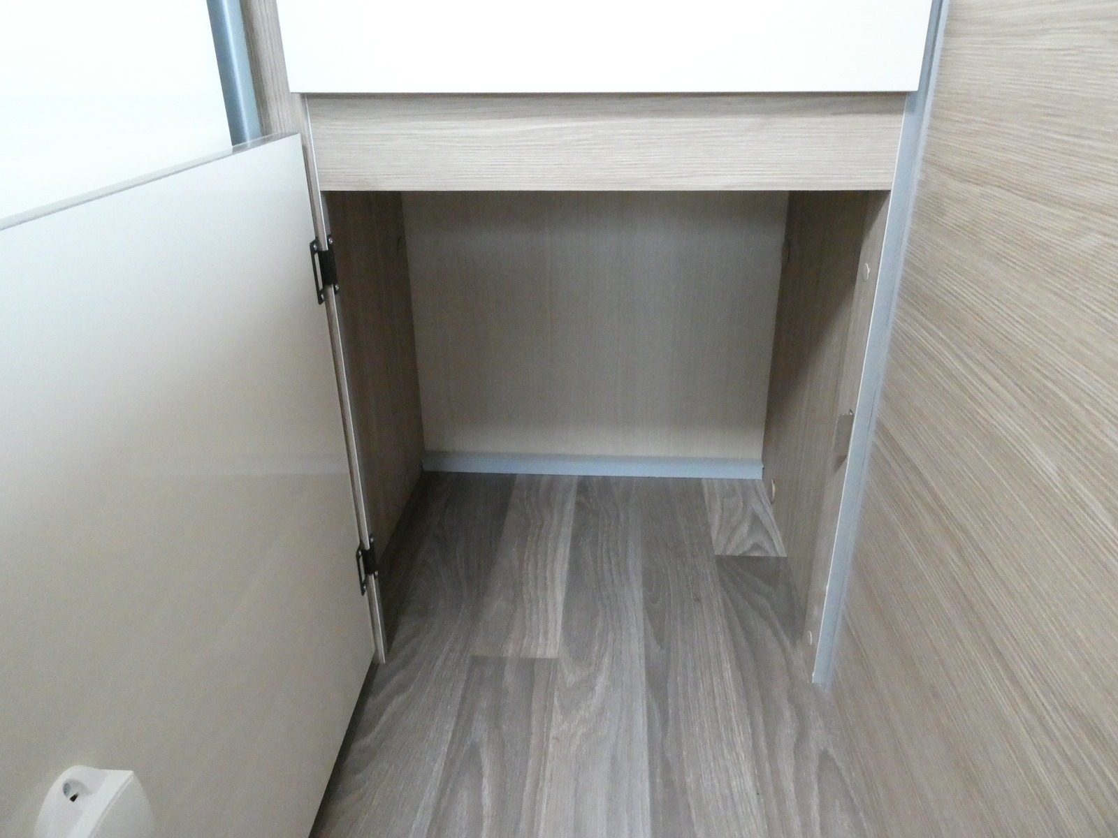 キャンピングカートレーラー