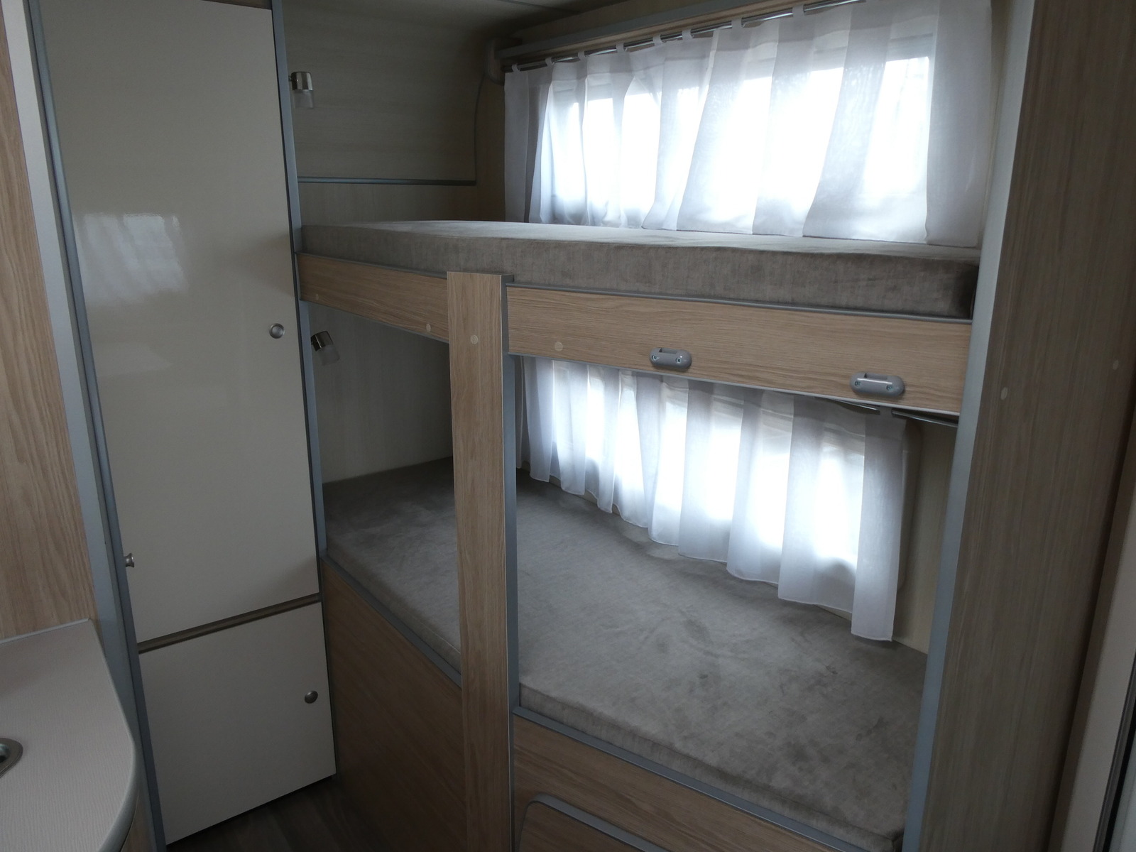 キャンピングカートレーラー