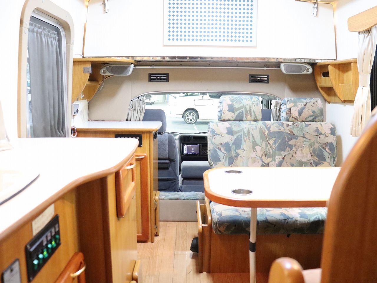 キャンピングカーキャブコン