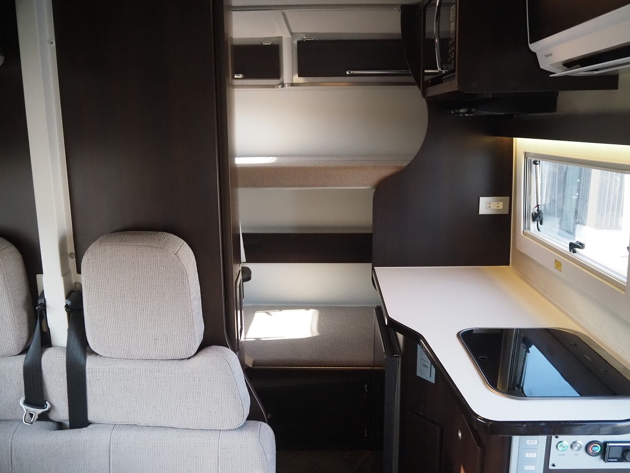 キャンピングカーキャブコン