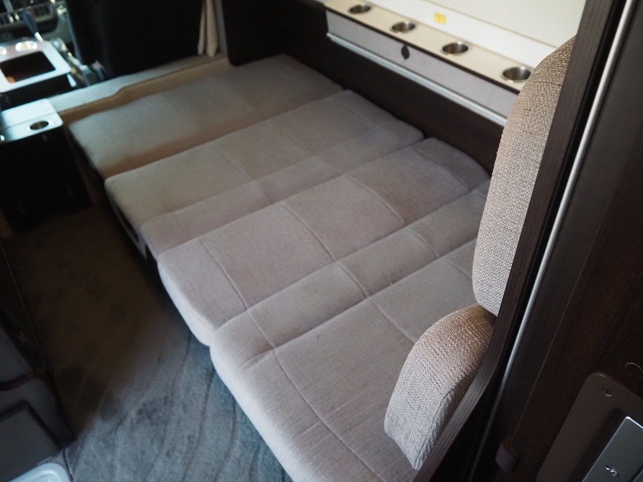 キャンピングカーキャブコン