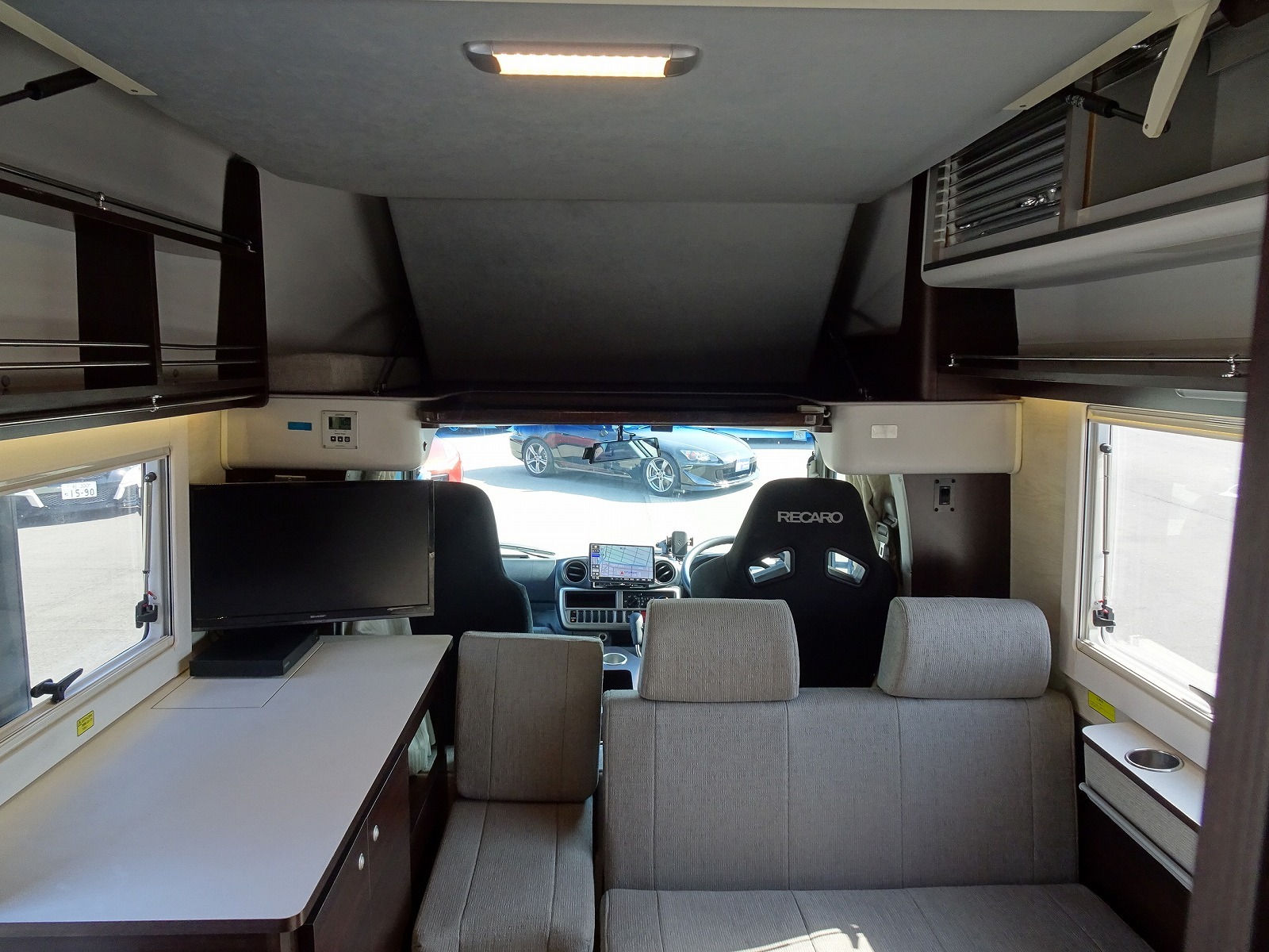 キャンピングカーキャブコン