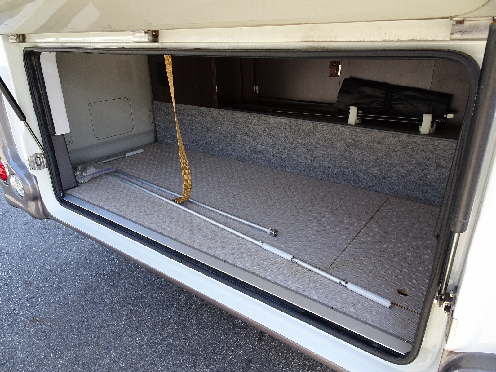 キャンピングカーキャブコン