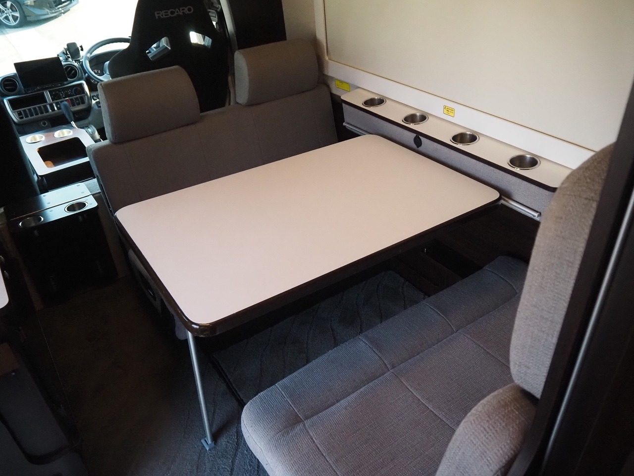 キャンピングカーキャブコン