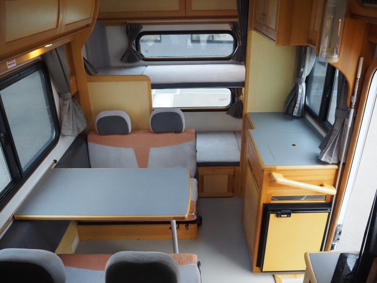 キャンピングカーキャブコン