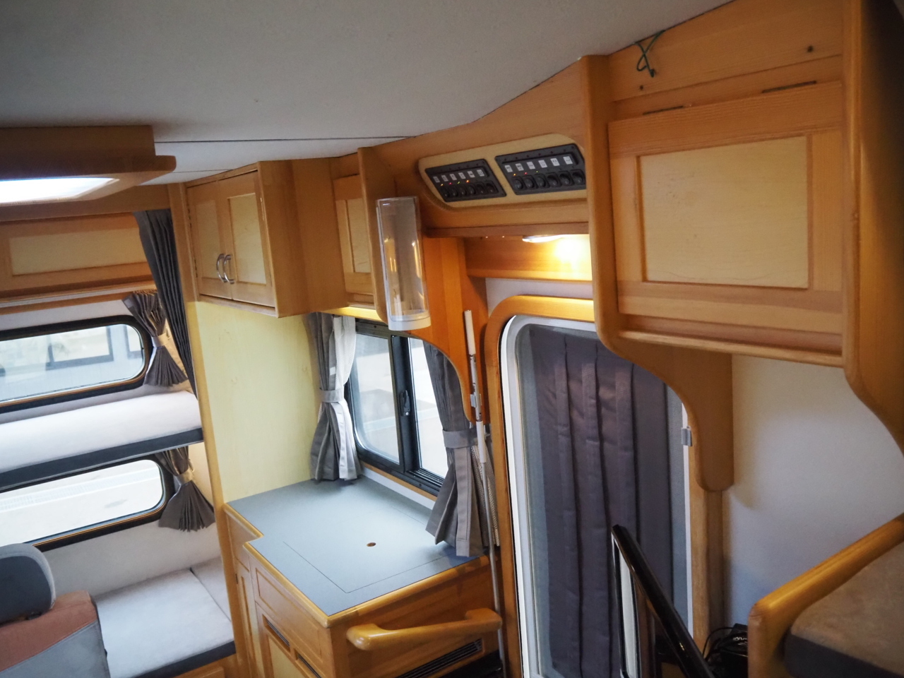 キャンピングカーキャブコン