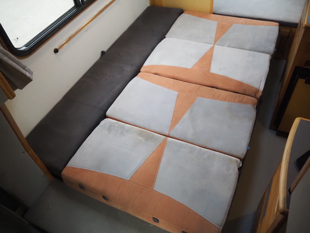 キャンピングカーキャブコン