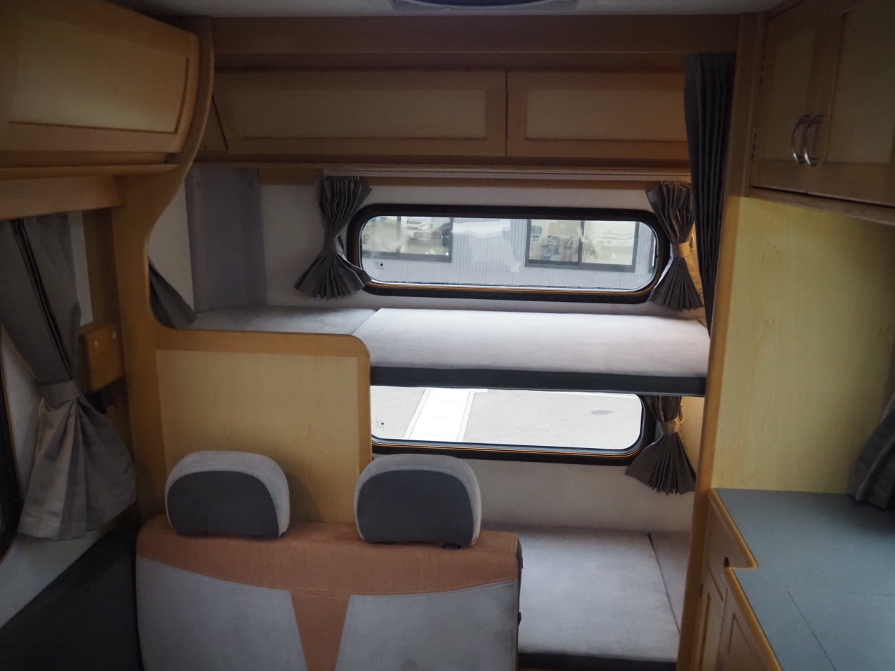 キャンピングカーキャブコン