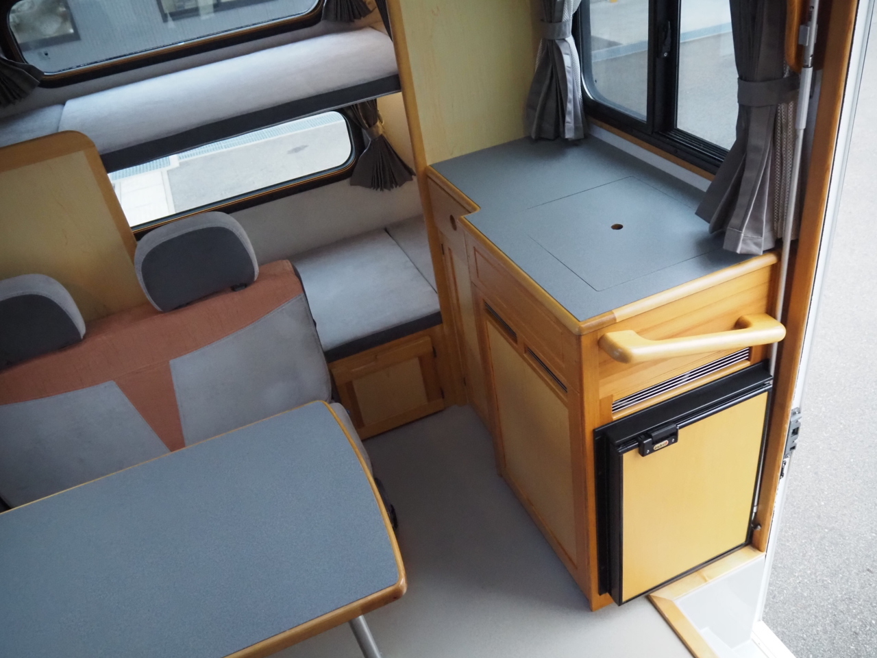 キャンピングカーキャブコン