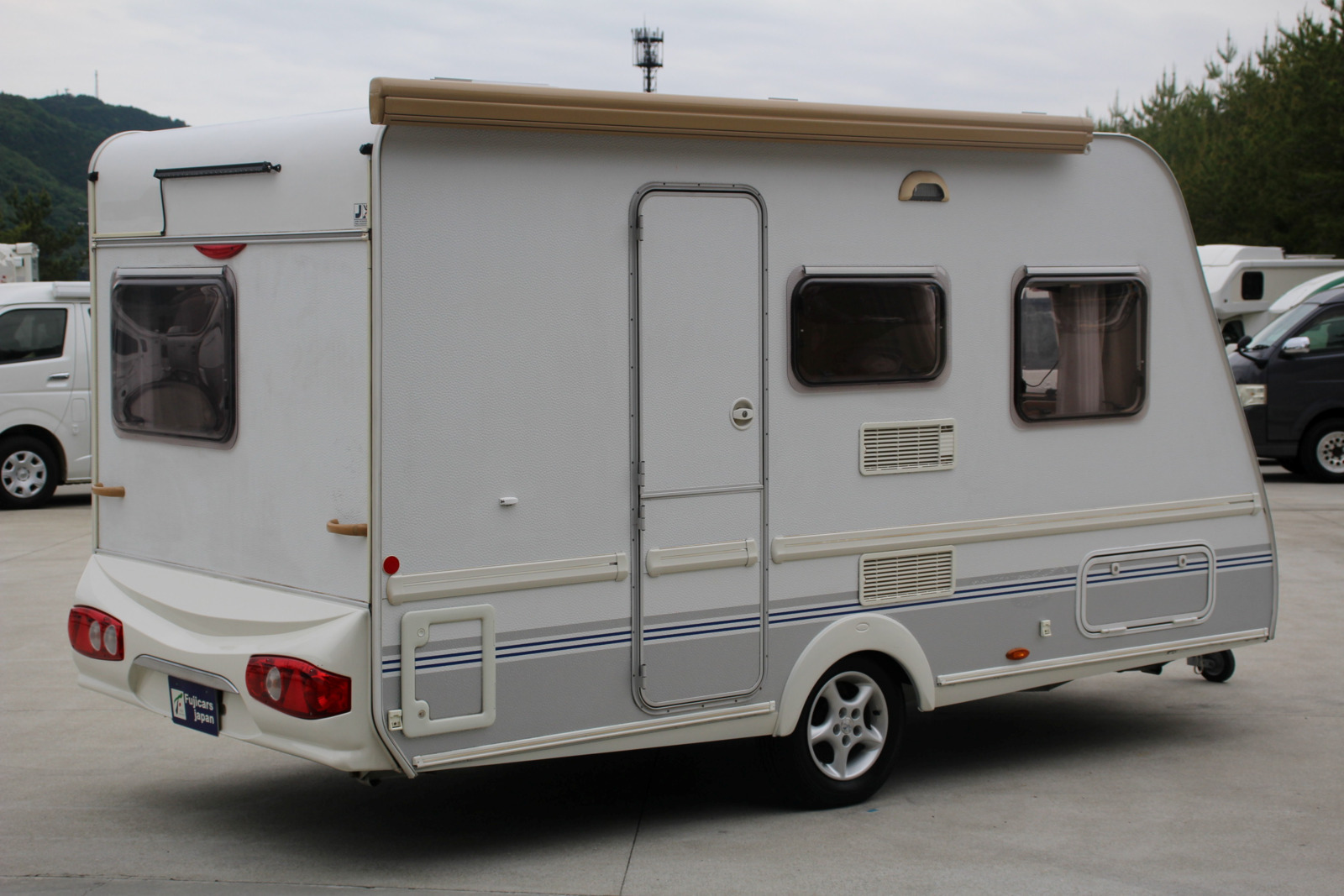 キャンピングカートレーラー