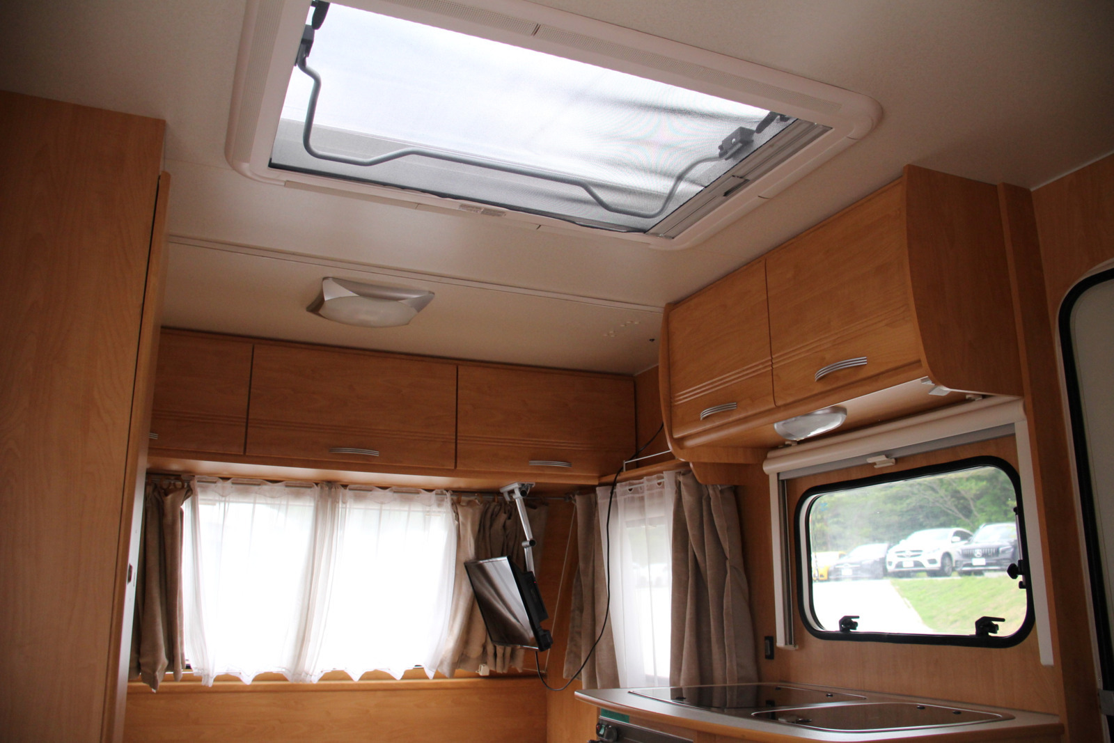 キャンピングカートレーラー