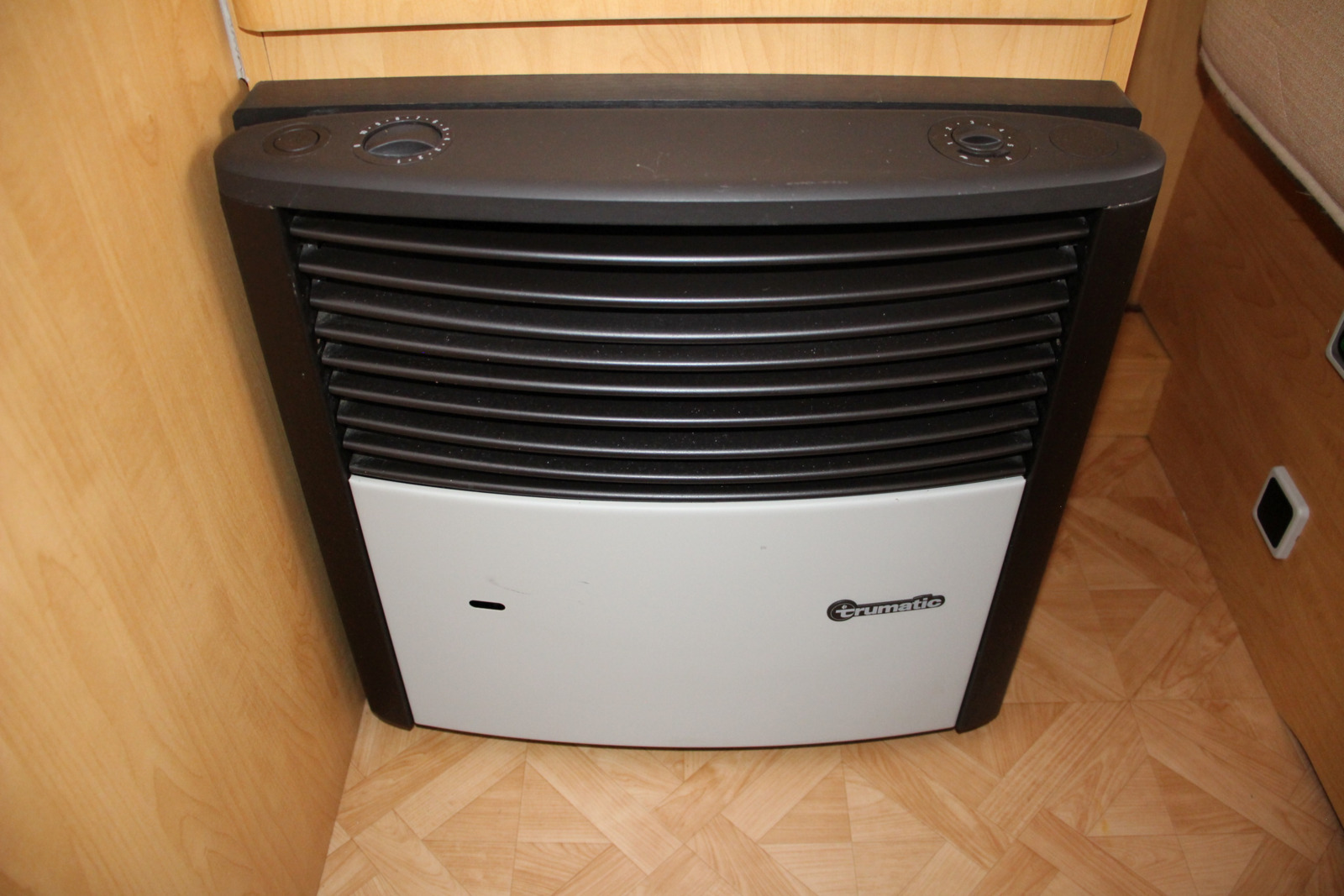 キャンピングカートレーラー