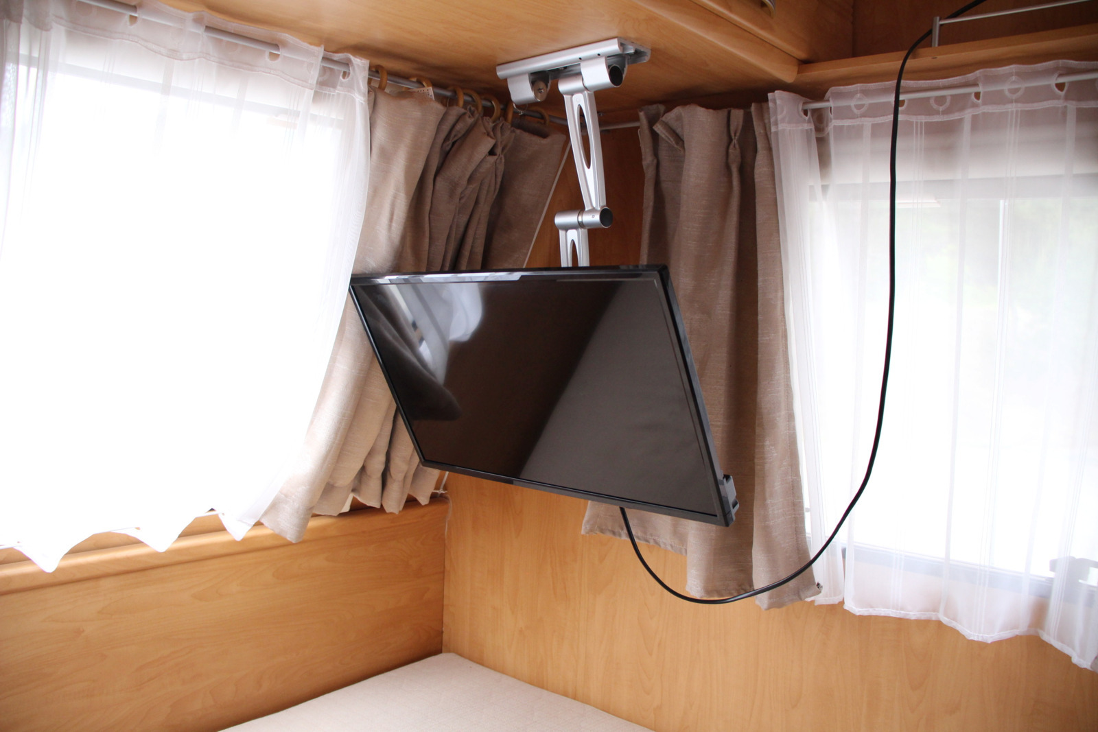 キャンピングカートレーラー