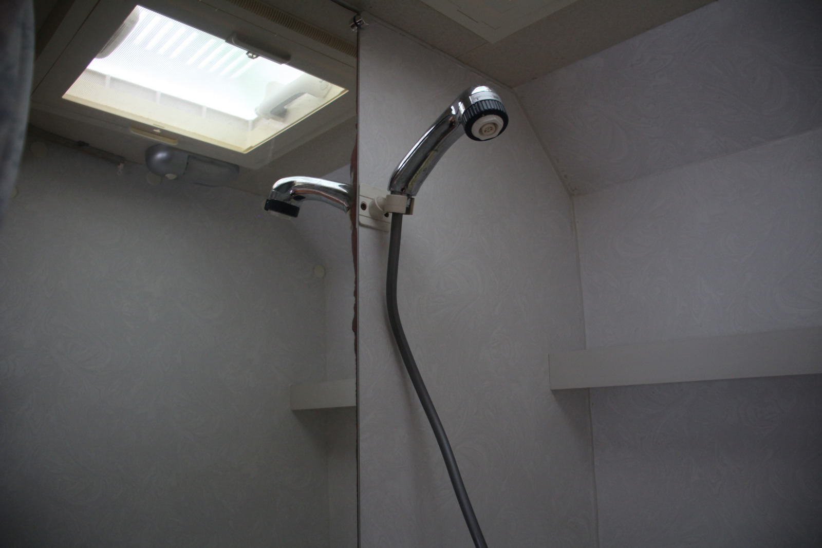 キャンピングカートレーラー