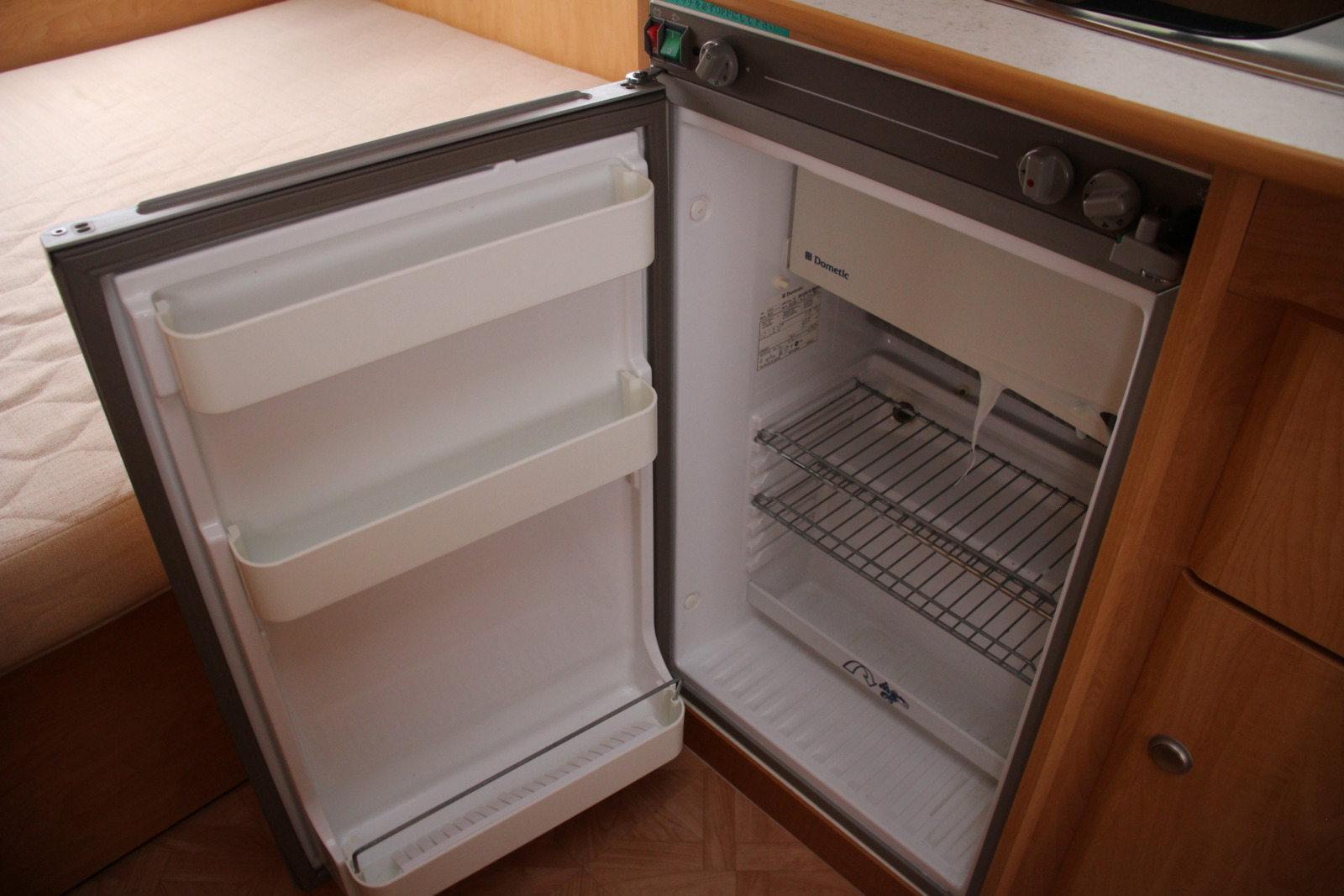 キャンピングカートレーラー