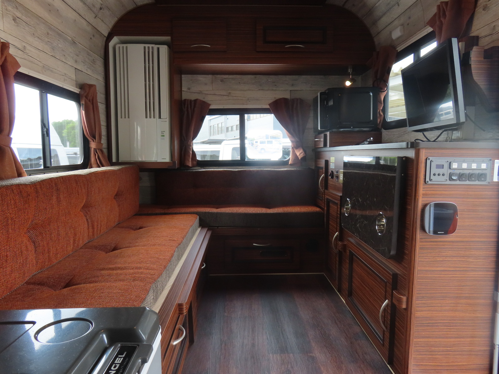 キャンピングカー軽キャンパー