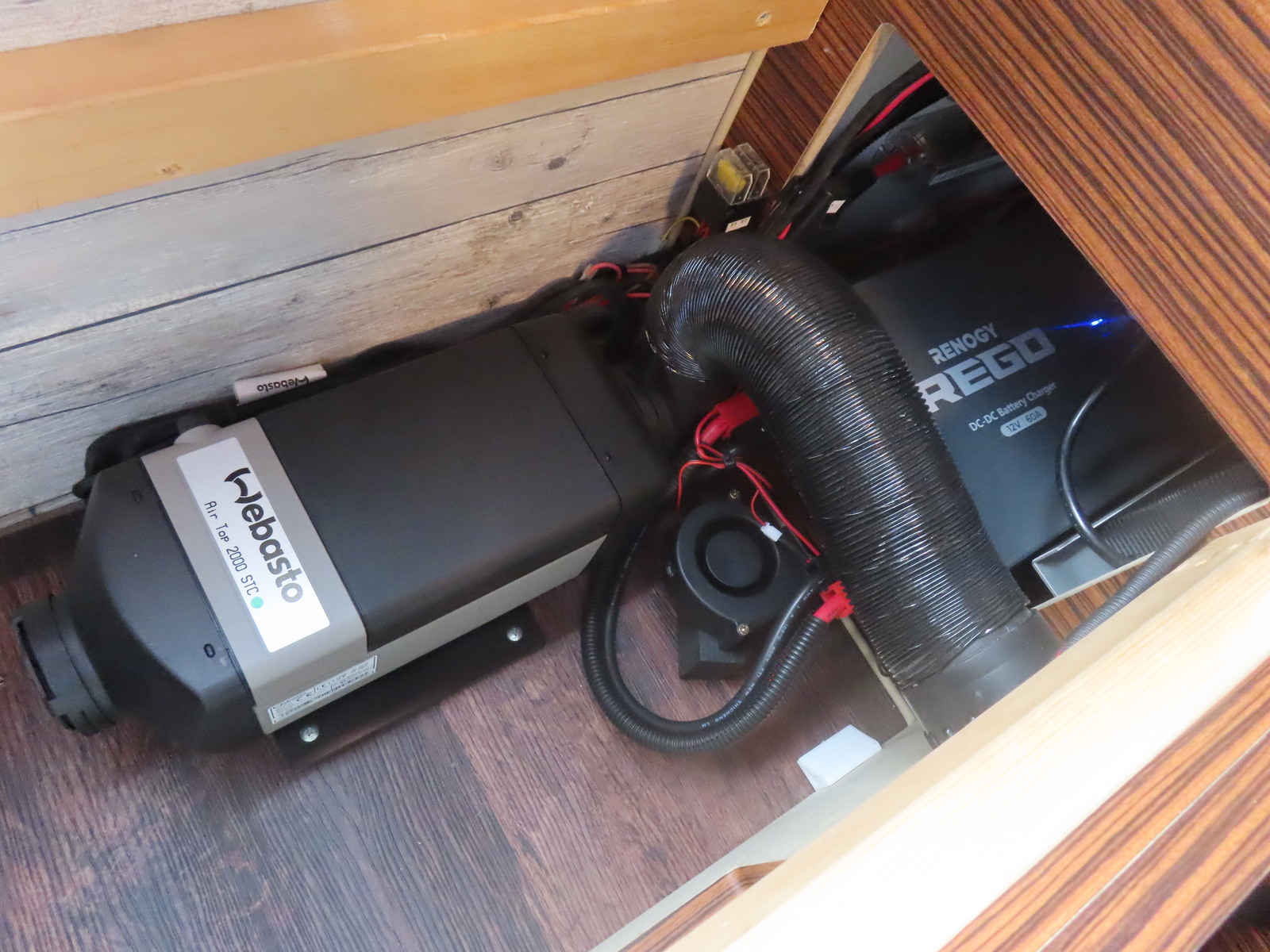 キャンピングカー軽キャンパー